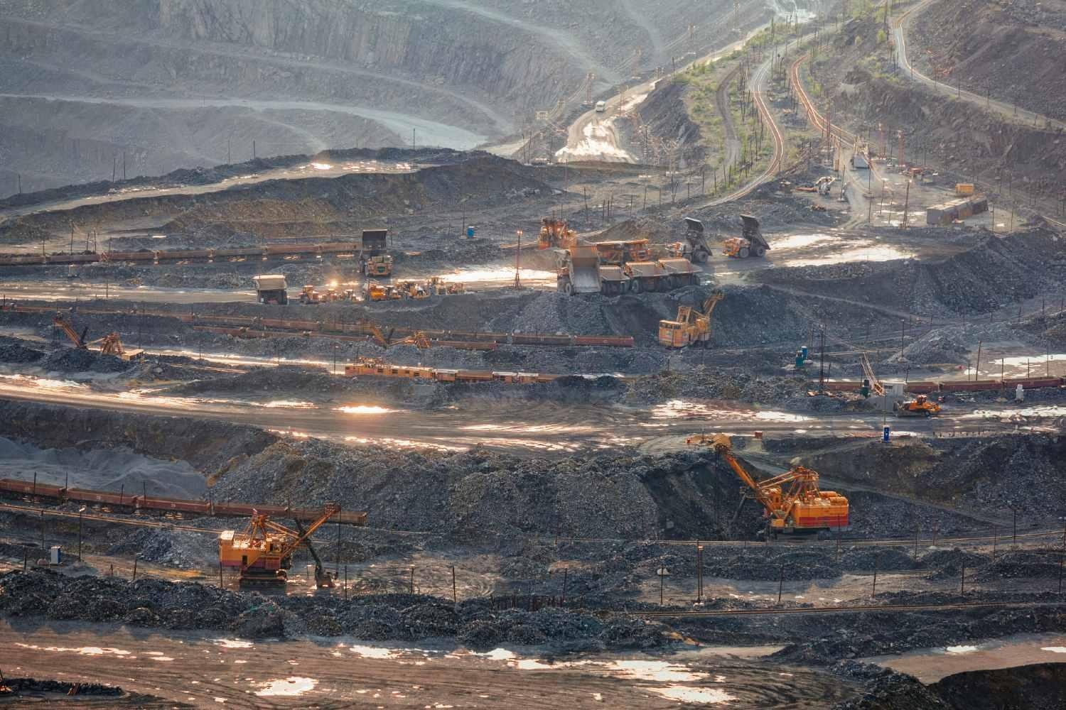 Multi-Bench Open-Pit Extraction